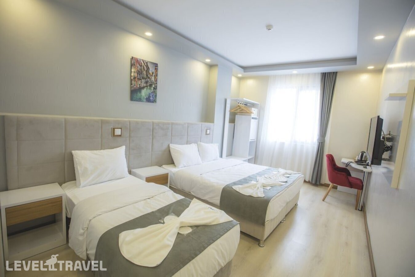фотографии номера Четырехместный делюкс отеля Express Inci Airport Hotel в Турция(Кючюкчекмедже) - фото №2