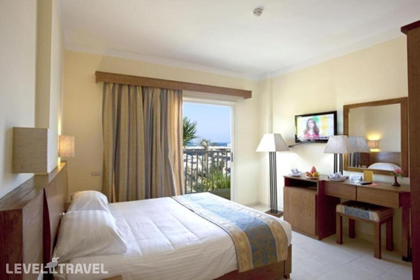 фотографии номера Трехместный номер отеля Empire Beach Resort (Ex. Triton Empire Beach Resort Hurghadа) в Египет(Хургада (город)) - фото №4