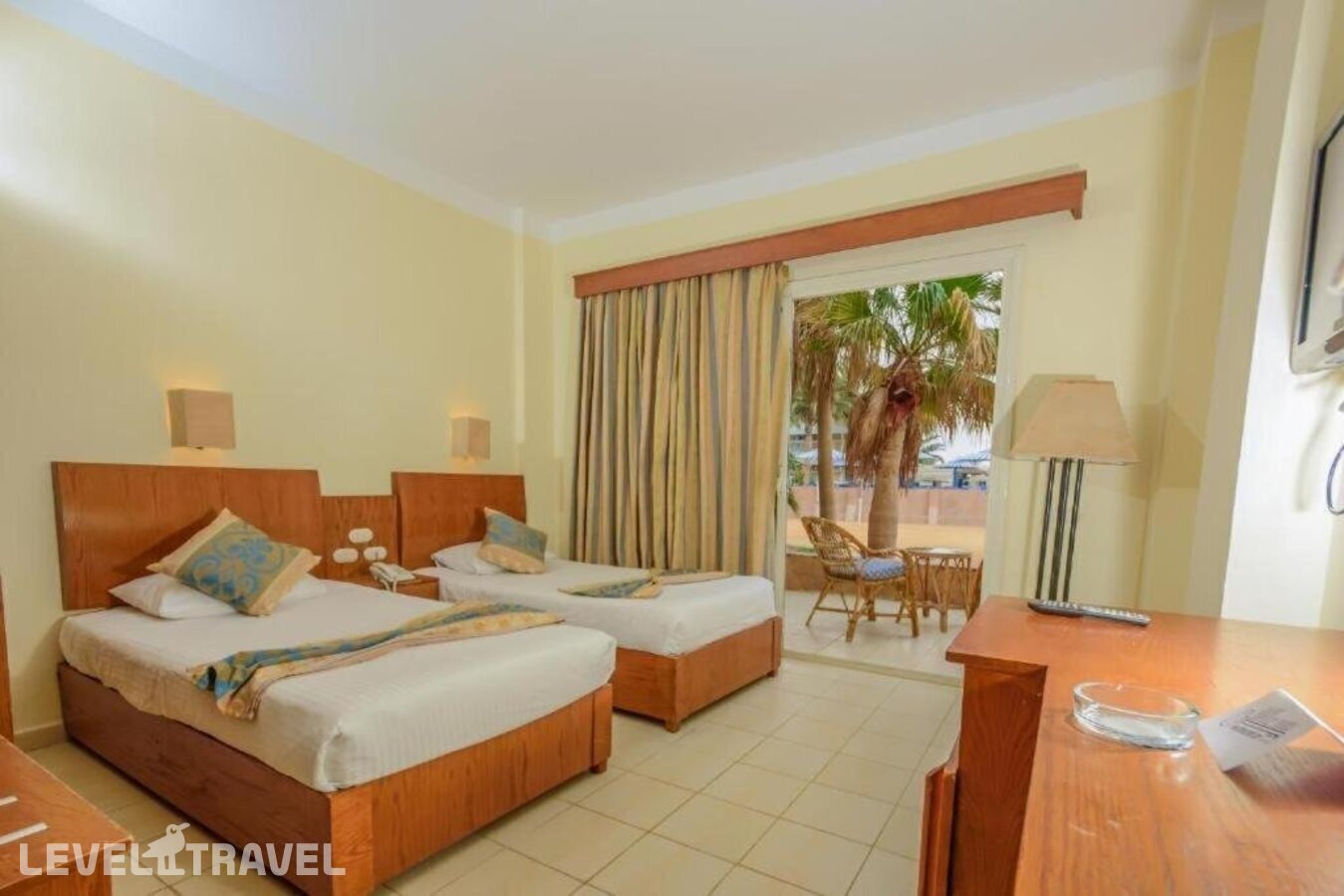 фотографии номера Трехместный номер отеля Empire Beach Resort (Ex. Triton Empire Beach Resort Hurghadа) в Египет(Хургада (город)) - фото №3