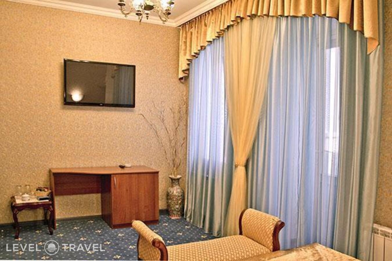 фотографии номера Стандартный с балконом отеля Гостиница Корона в Россия(Кисловодск) - фото №2
