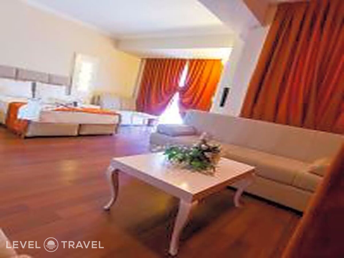 фотографии номера Четырехместный номер отеля Grand Mir Amor Hotel в Турция(Кириш) - фото №1