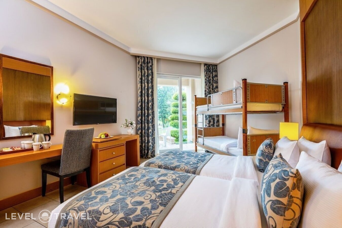 фотографии номера Семейный с балконом отеля Labranda Alantur Hotel (Ex.Maritim Hotel Club Alantur) в Турция(Кестель) - фото №1