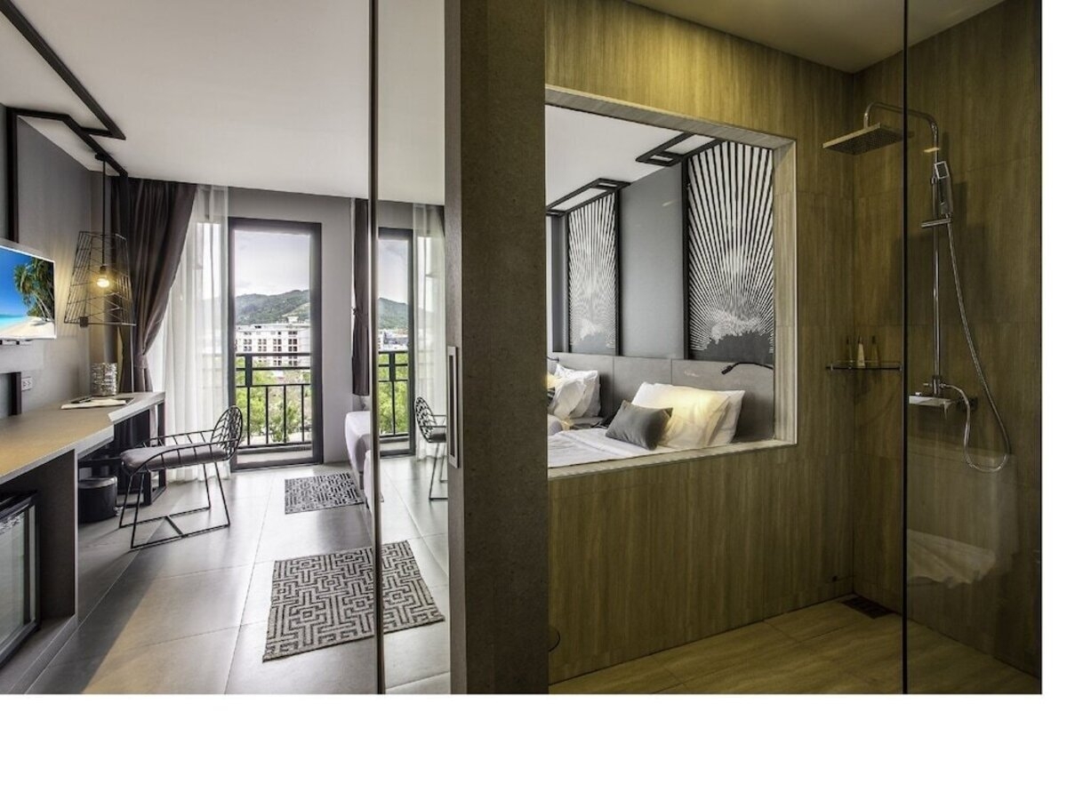 фотографии номера Делюкс с балконом отеля Mazi Design Hotel By Kalima (Ex.Patong Paradee Resort) в Таиланд(Патонг Бич) - фото №2