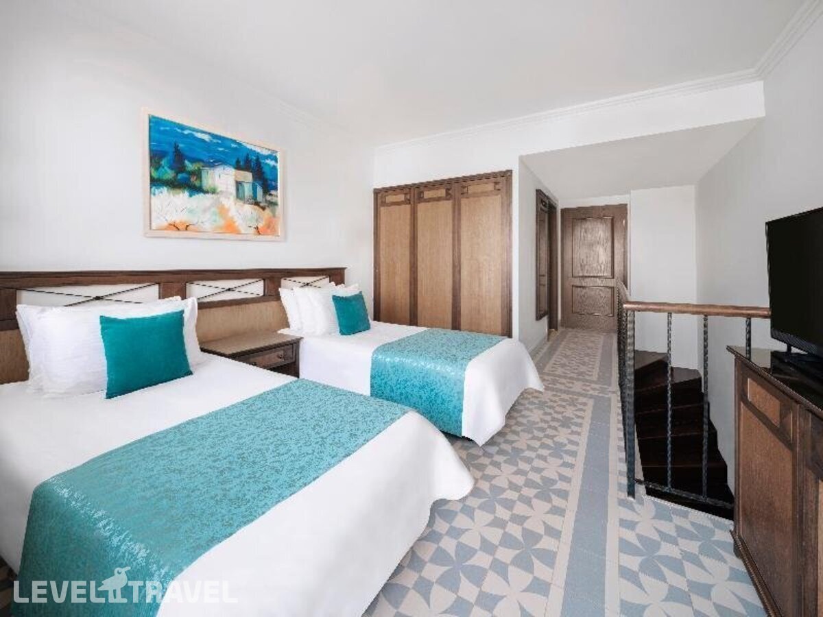 фотографии номера Четырехместный номер отеля Selectum Colours Bodrum (Ex.Asteria Bodrum Resort) в Турция(Гюмбет) - фото №1