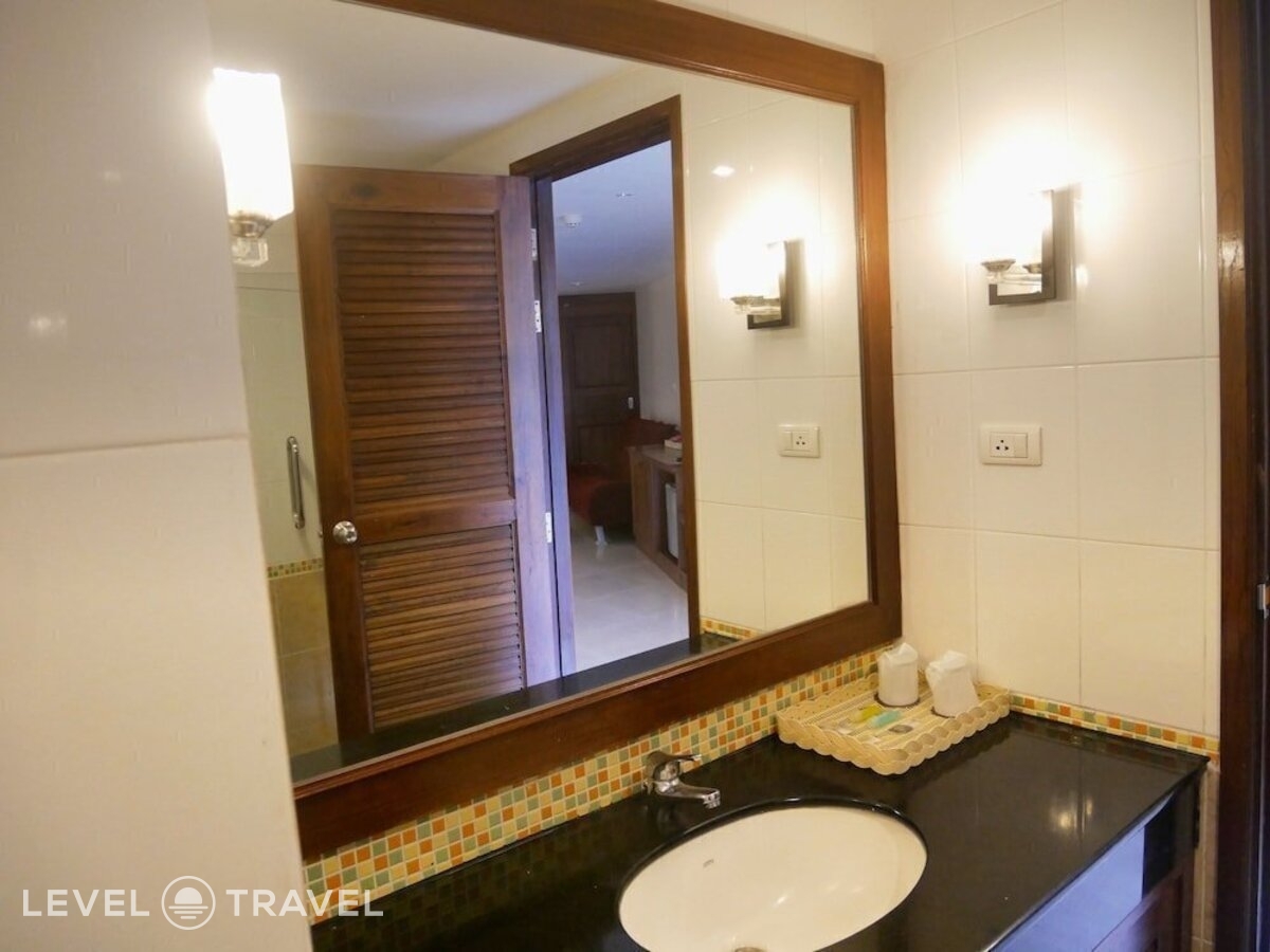 фотографии номера Трехместный с балконом отеля Baan Yuree Resort & Spa в Таиланд(Патонг Бич) - фото №6