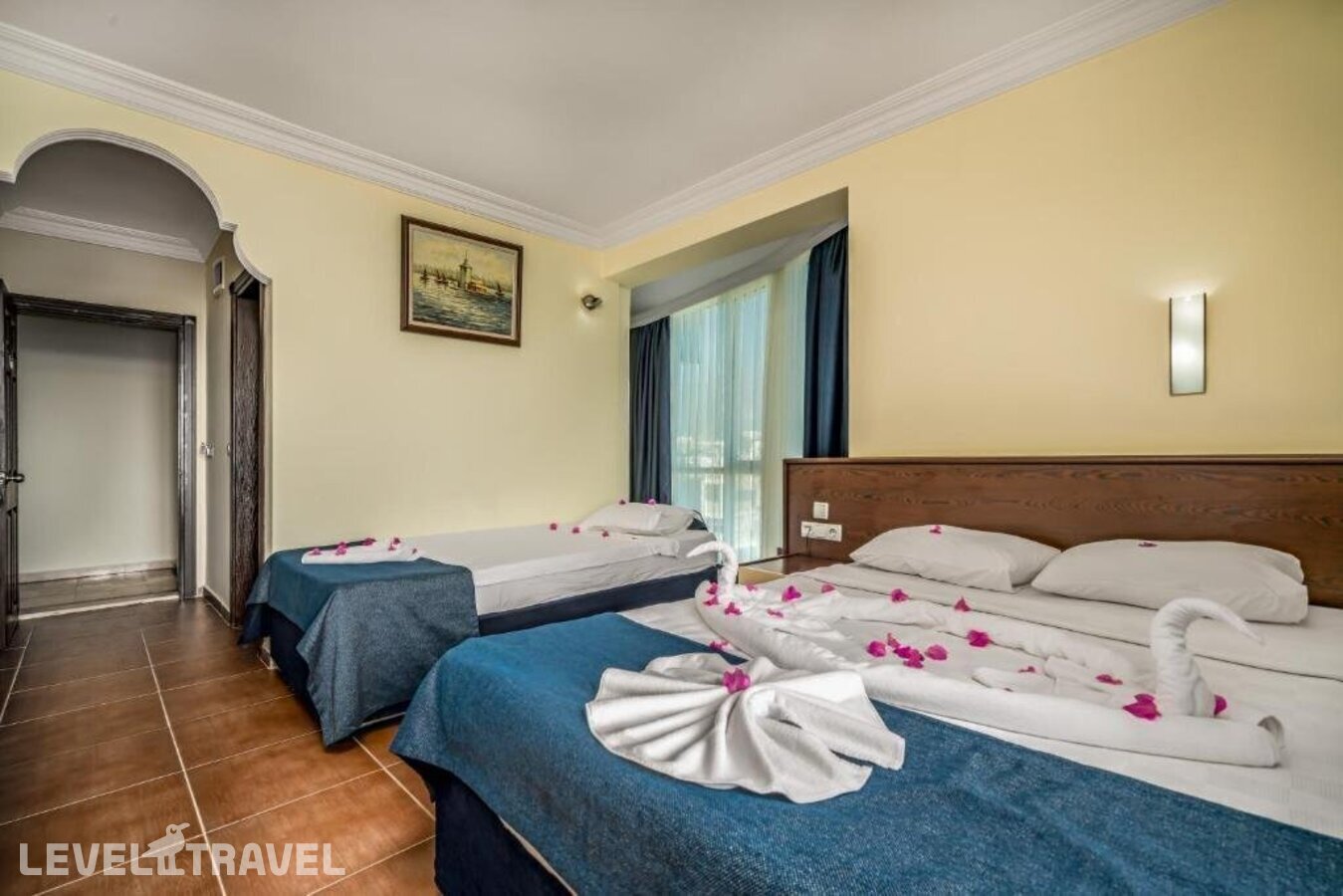 фотографии номера Трехместный номер отеля Arsi Blue Beach Hotel (Ex.Kemalhan Beach) в Турция(Тосмур) - фото №1