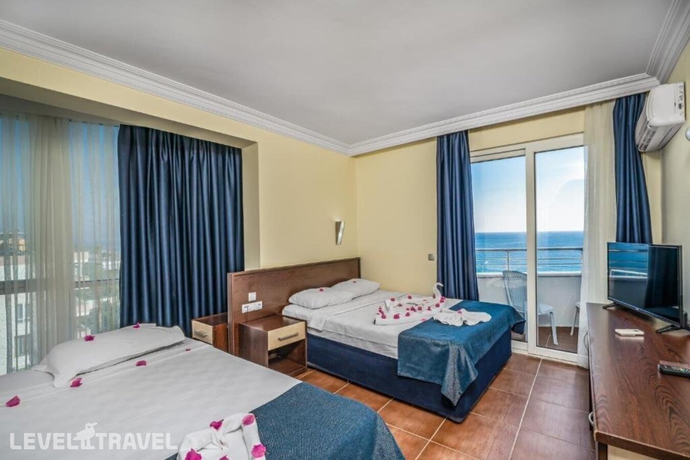 фотографии номера Трехместный номер отеля Arsi Blue Beach Hotel (Ex.Kemalhan Beach) в Турция(Тосмур) - фото №6