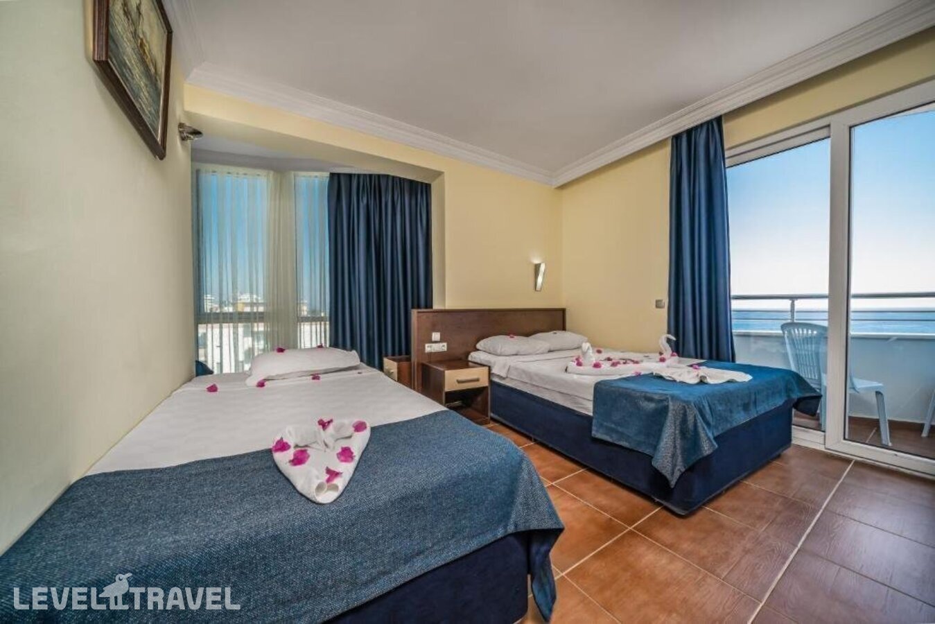 фотографии номера Трехместный номер отеля Arsi Blue Beach Hotel (Ex.Kemalhan Beach) в Турция(Тосмур) - фото №2