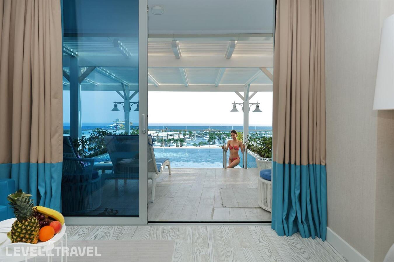 фотографии номера Номер с бассейном и видом на море отеля Sueno Hotels Deluxe Belek в Турция(Кадрие) - фото №2