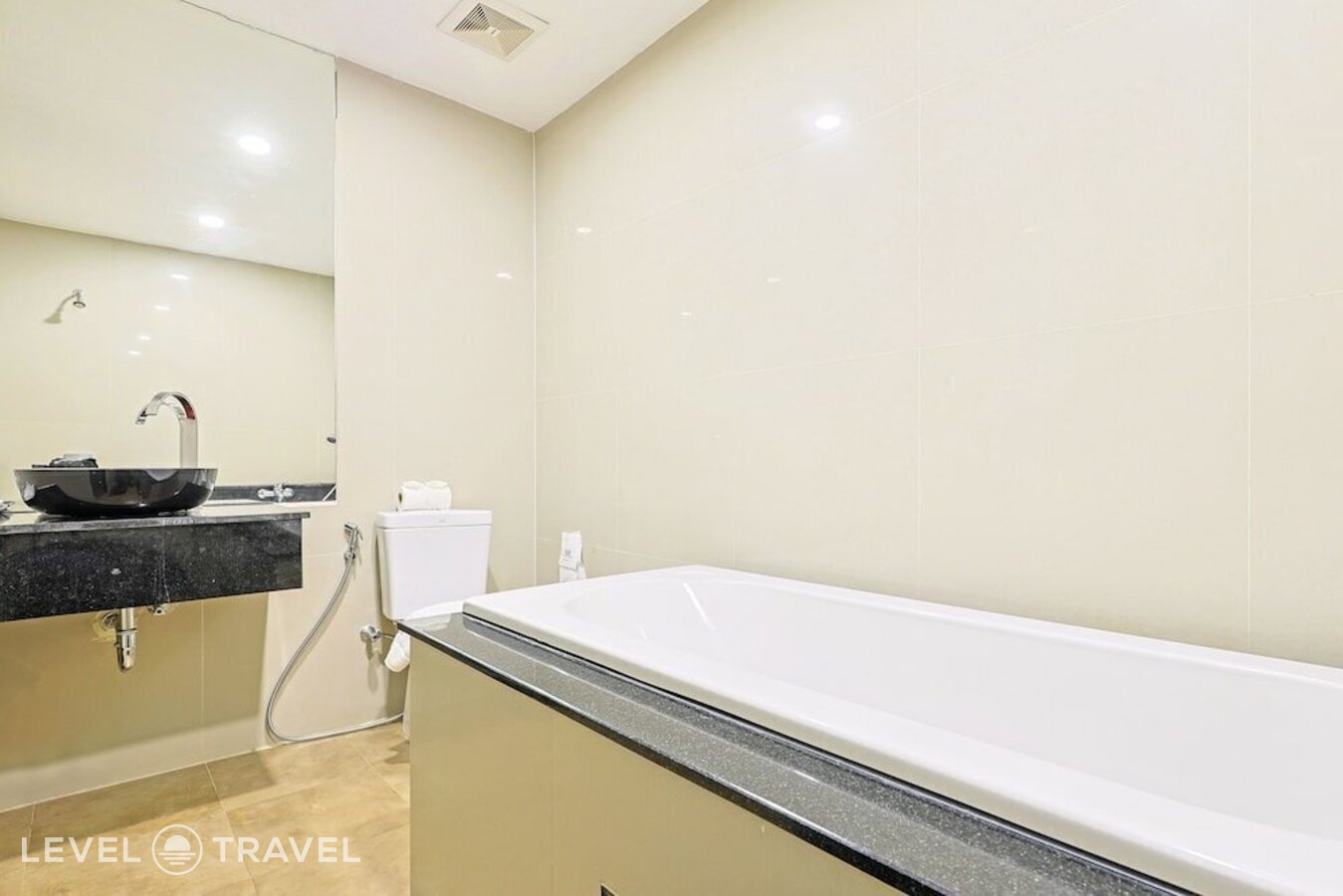 фотографии номера Делюкс с балконом отеля Gu Hotel в Таиланд(Патонг Бич) - фото №8