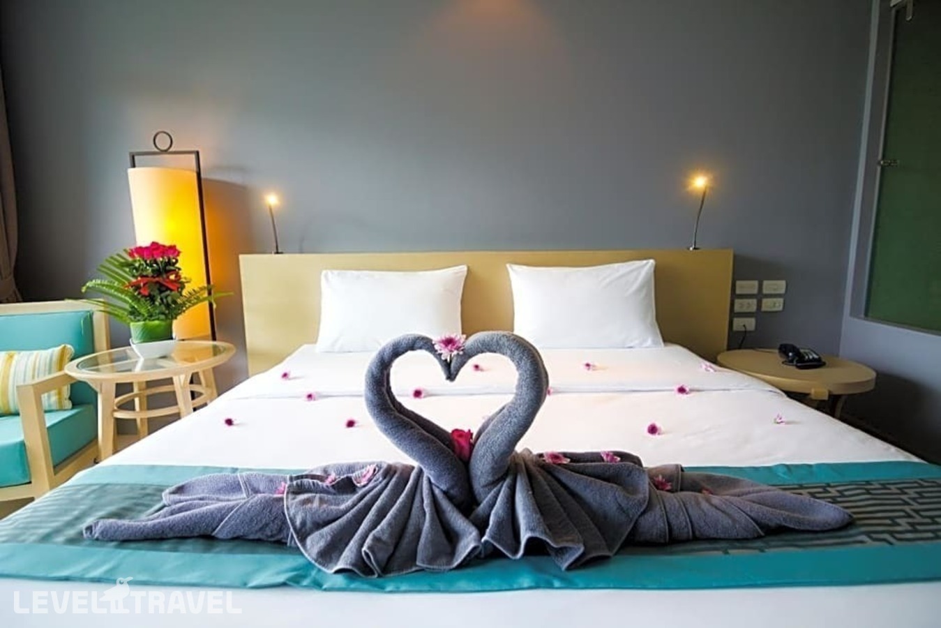 фотографии номера Улучшенный с балконом отеля Ramaburin Hotel в Таиланд(Патонг Бич) - фото №2