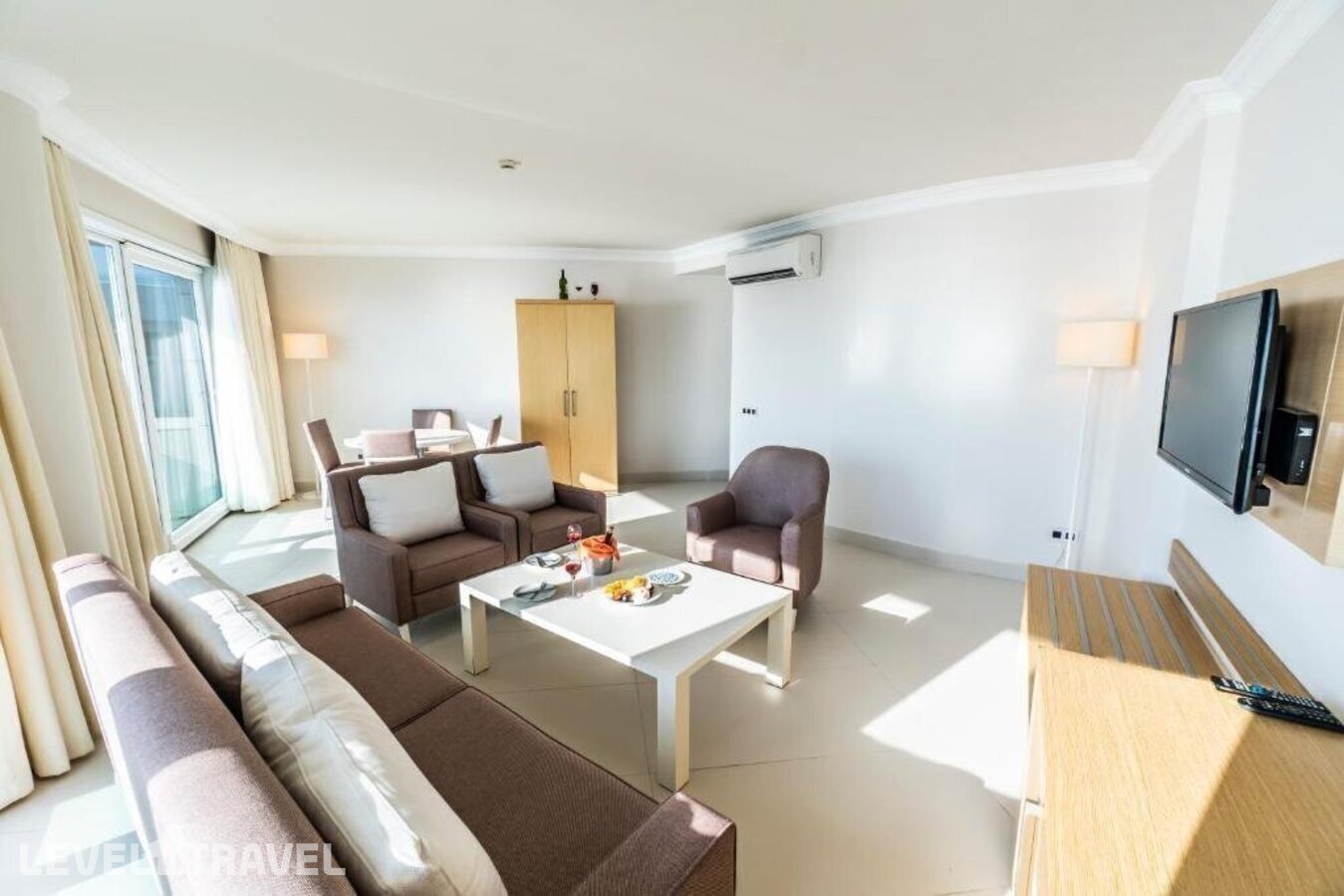 фотографии номера Люкс с балконом отеля Dragut Point South Hotel в Турция(Тургутреис) - фото №9