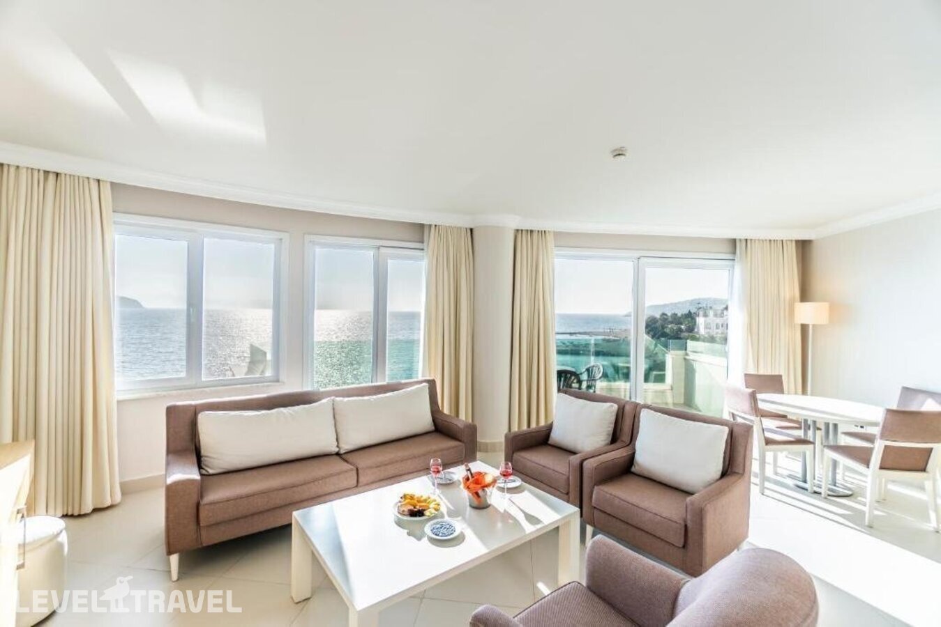 фотографии номера Люкс с балконом отеля Dragut Point South Hotel в Турция(Тургутреис) - фото №15