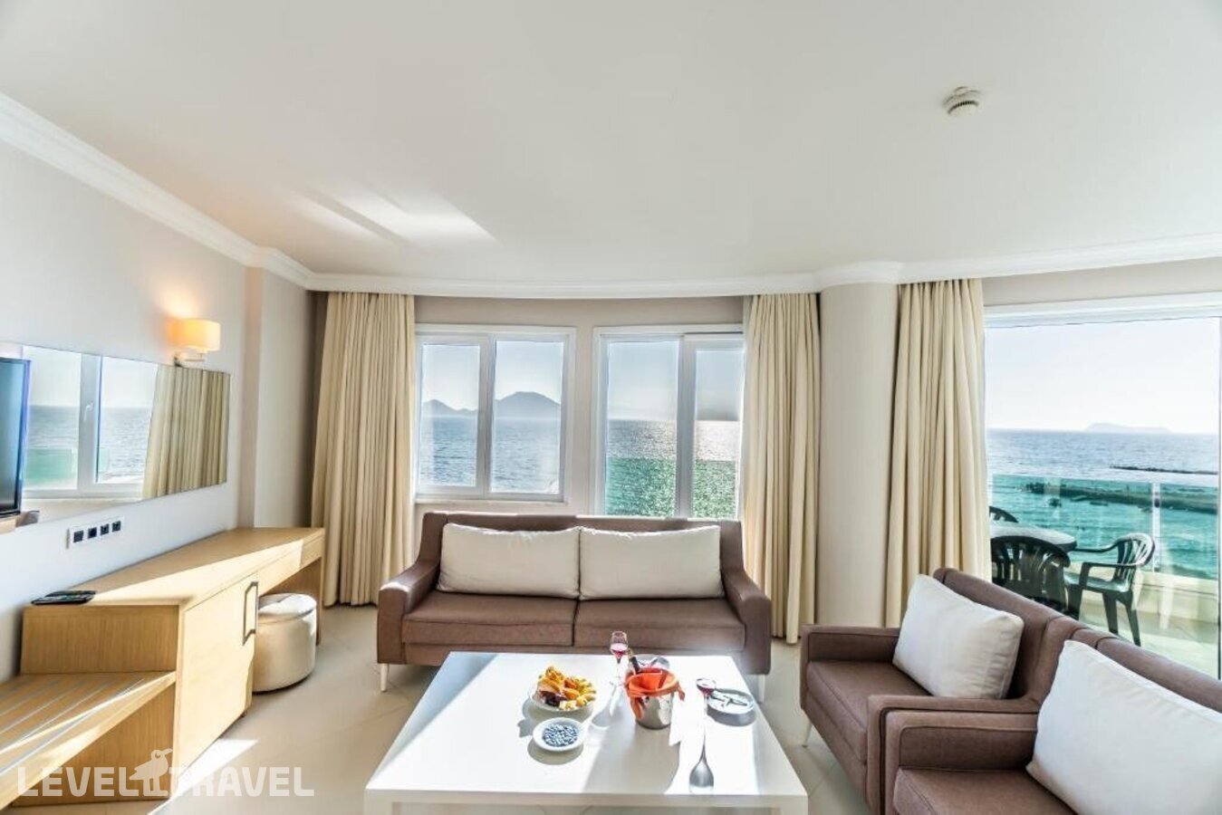 фотографии номера Люкс с балконом отеля Dragut Point South Hotel в Турция(Тургутреис) - фото №14