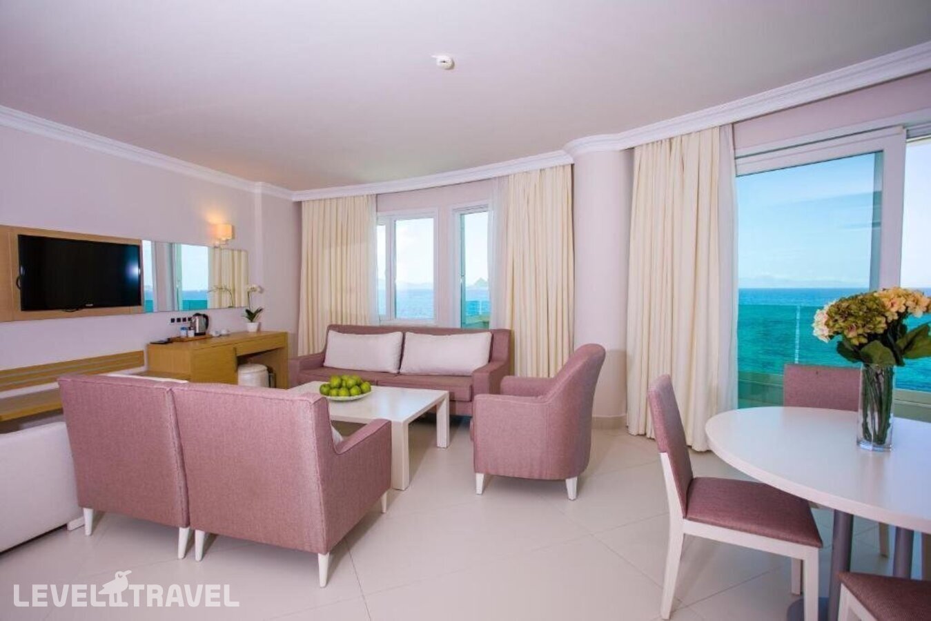 фотографии номера Люкс с балконом отеля Dragut Point South Hotel в Турция(Тургутреис) - фото №1