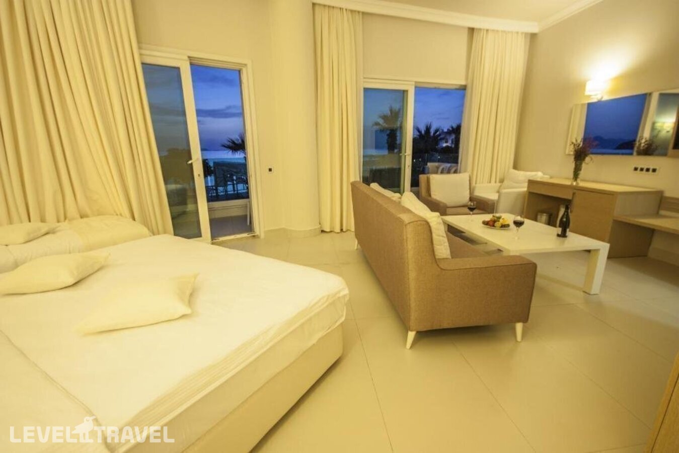 фотографии номера Люкс с балконом отеля Dragut Point South Hotel в Турция(Тургутреис) - фото №20