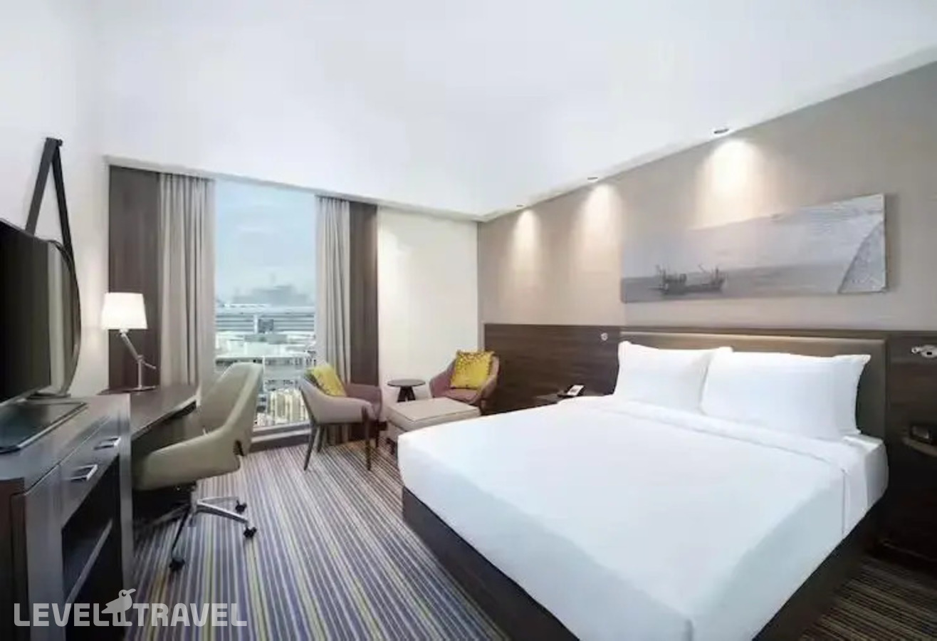 фотографии номера Размещение по прибытии отеля Hampton By Hilton Dubai Airport в ОАЭ(Дейра) - фото №1