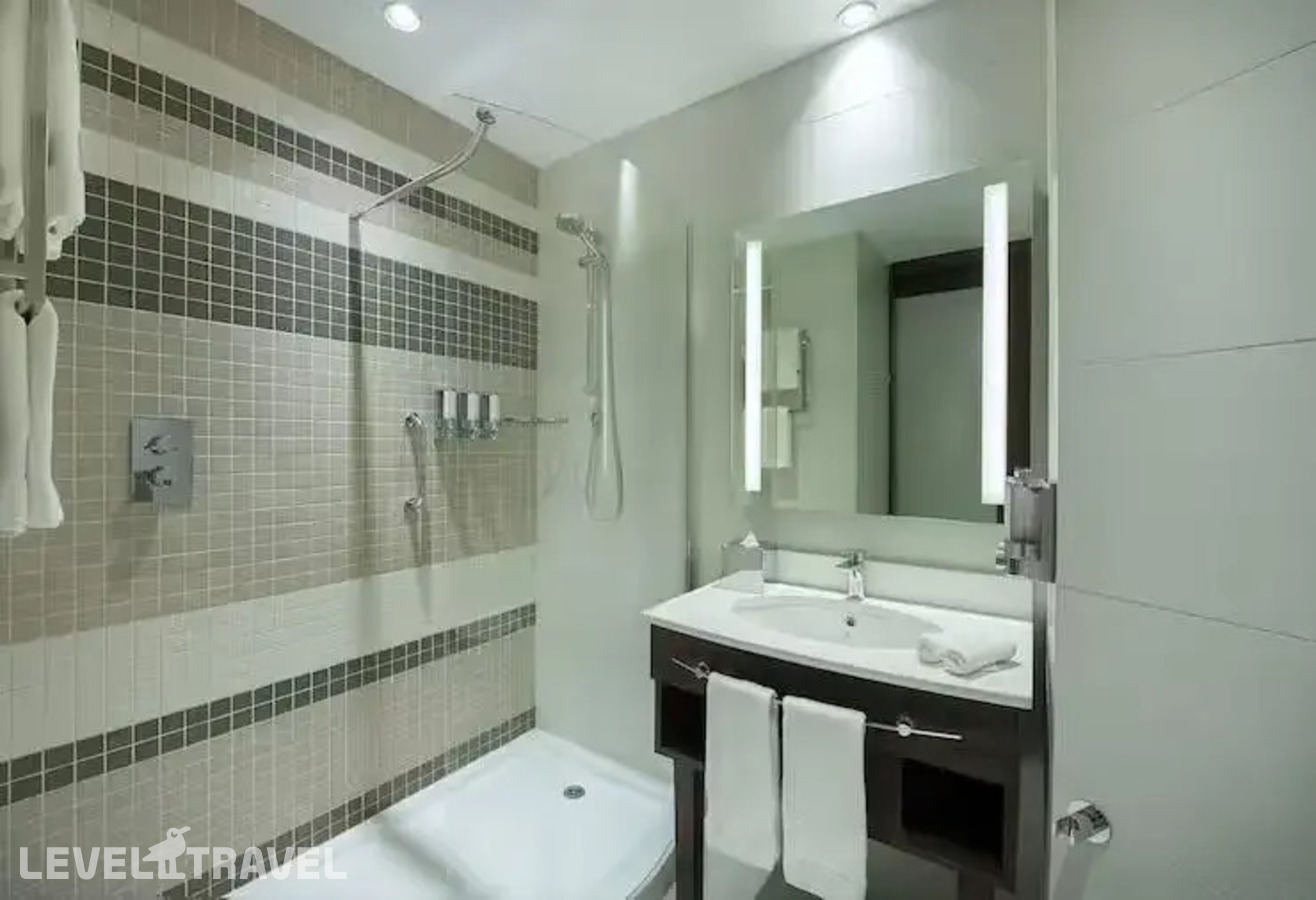 фотографии номера Размещение по прибытии отеля Hampton By Hilton Dubai Airport в ОАЭ(Дейра) - фото №3