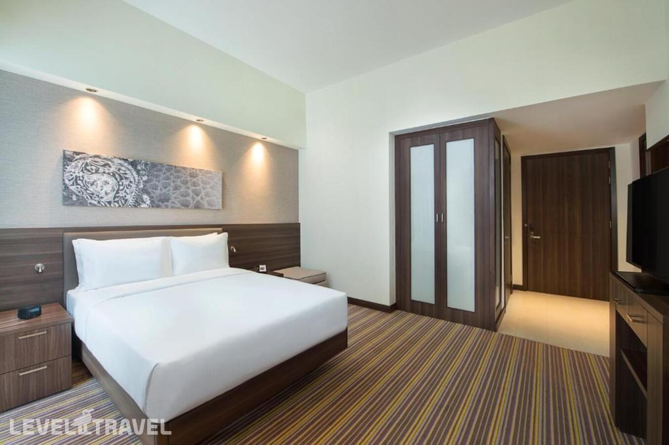фотографии номера Номер для гостей с ограниченными возможностями отеля Hampton By Hilton Dubai Airport в ОАЭ(Дейра) - фото №4