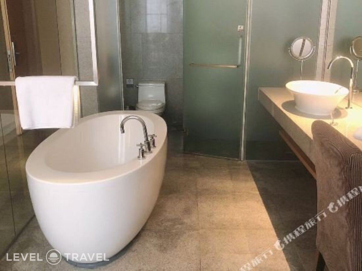фотографии номера Улучшенный номер отеля Royal Tulip Luxury Hotel Carat в Китай(Гуанчжоу) - фото №17