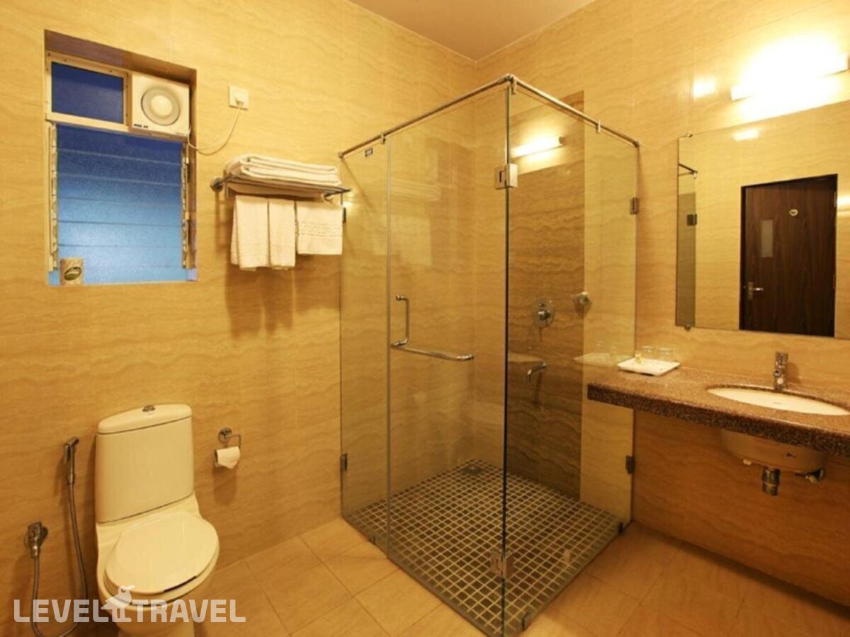 фотографии номера Делюкс с балконом отеля The Hawaii Comforts Hotel в Индия(Дона Паула) - фото №1