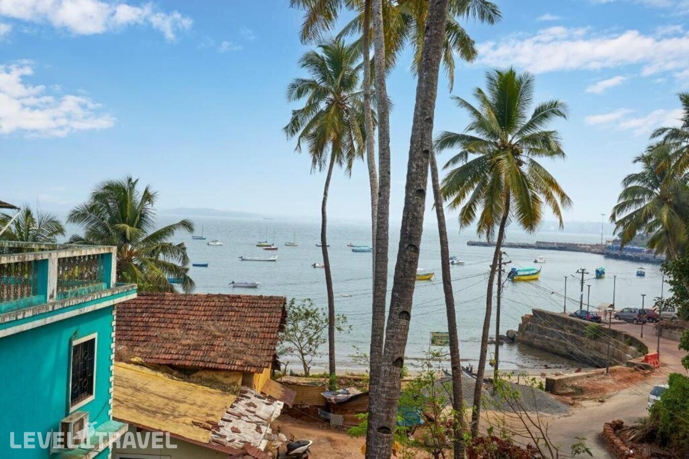 фотографии номера Делюкс с балконом отеля The Hawaii Comforts Hotel в Индия(Дона Паула) - фото №2