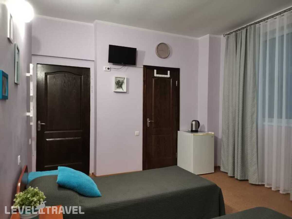 фотографии номера Трехместный номер отеля Отель Афина (Скиф) в Россия(Николаевка) - фото №154