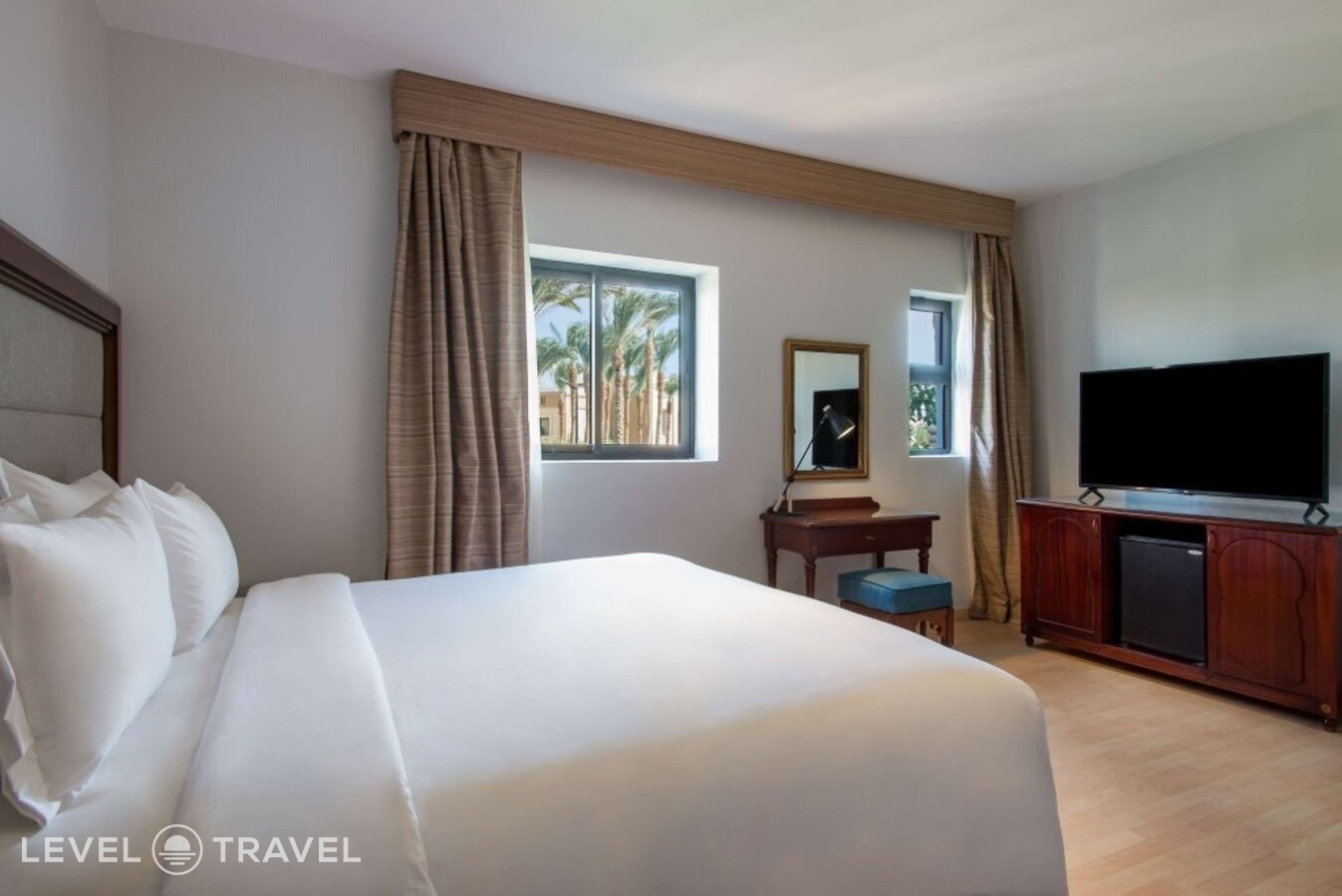 фотографии номера Полулюкс с видом на бассейн отеля Radisson Marina Resort Port Ghalib в Египет(Марса Алам) - фото №32
