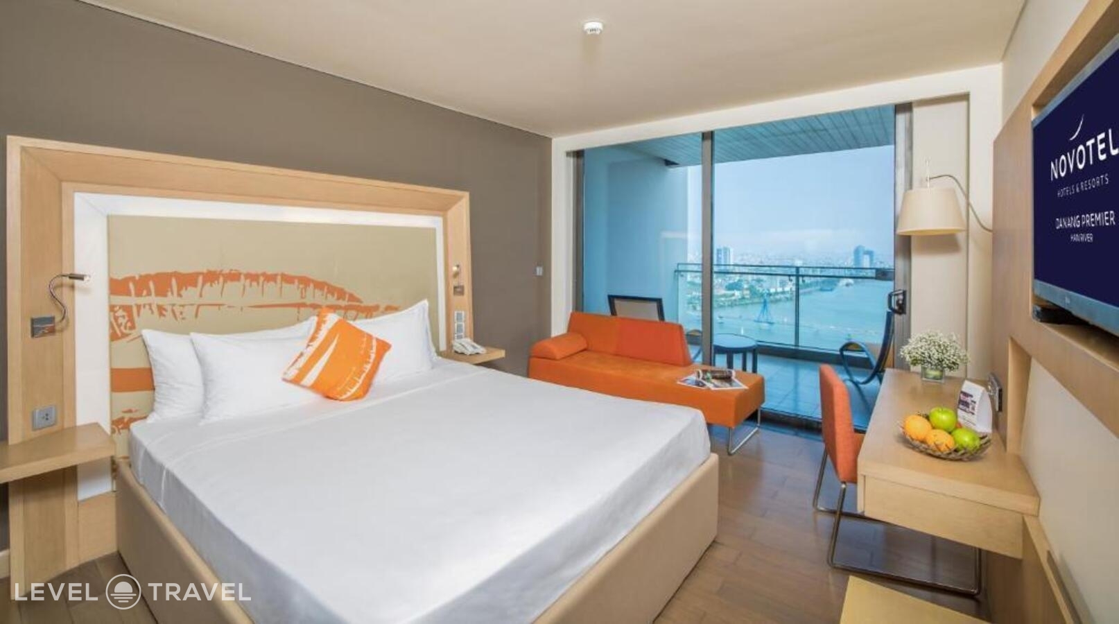 фотографии номера Улучшенный с балконом отеля Novotel Danang Premier Han River в Вьетнам(Дананг) - фото №8