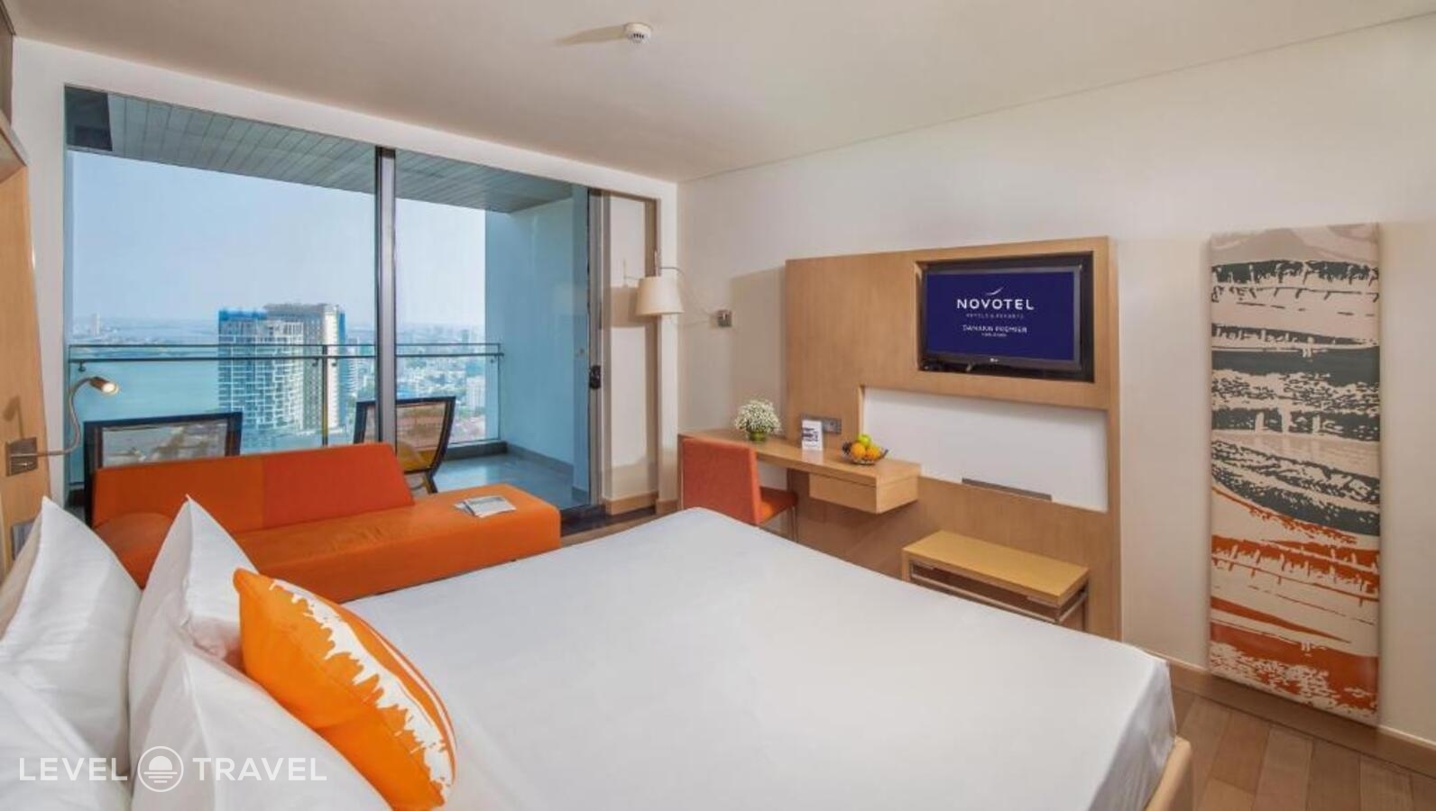 фотографии номера Улучшенный с балконом отеля Novotel Danang Premier Han River в Вьетнам(Дананг) - фото №6