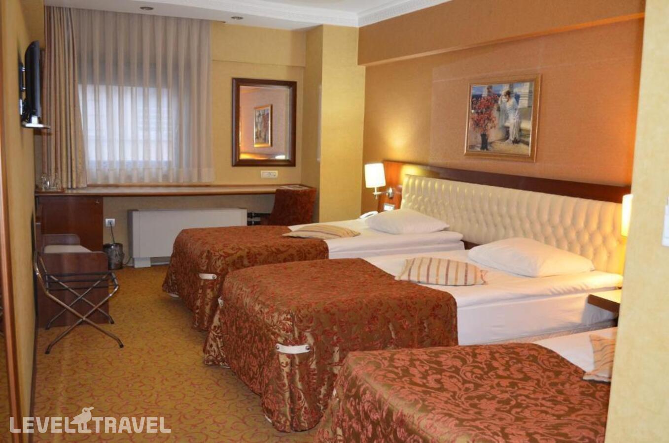 фотографии номера Трехместный номер отеля Yuksel Hotel в Турция(Фатих) - фото №4