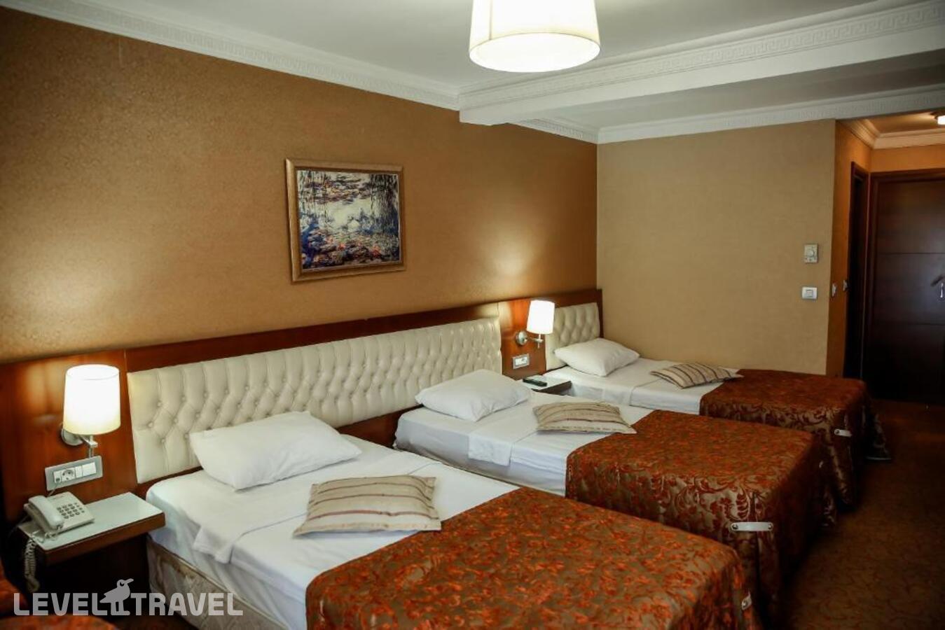 фотографии номера Трехместный номер отеля Yuksel Hotel в Турция(Фатих) - фото №1