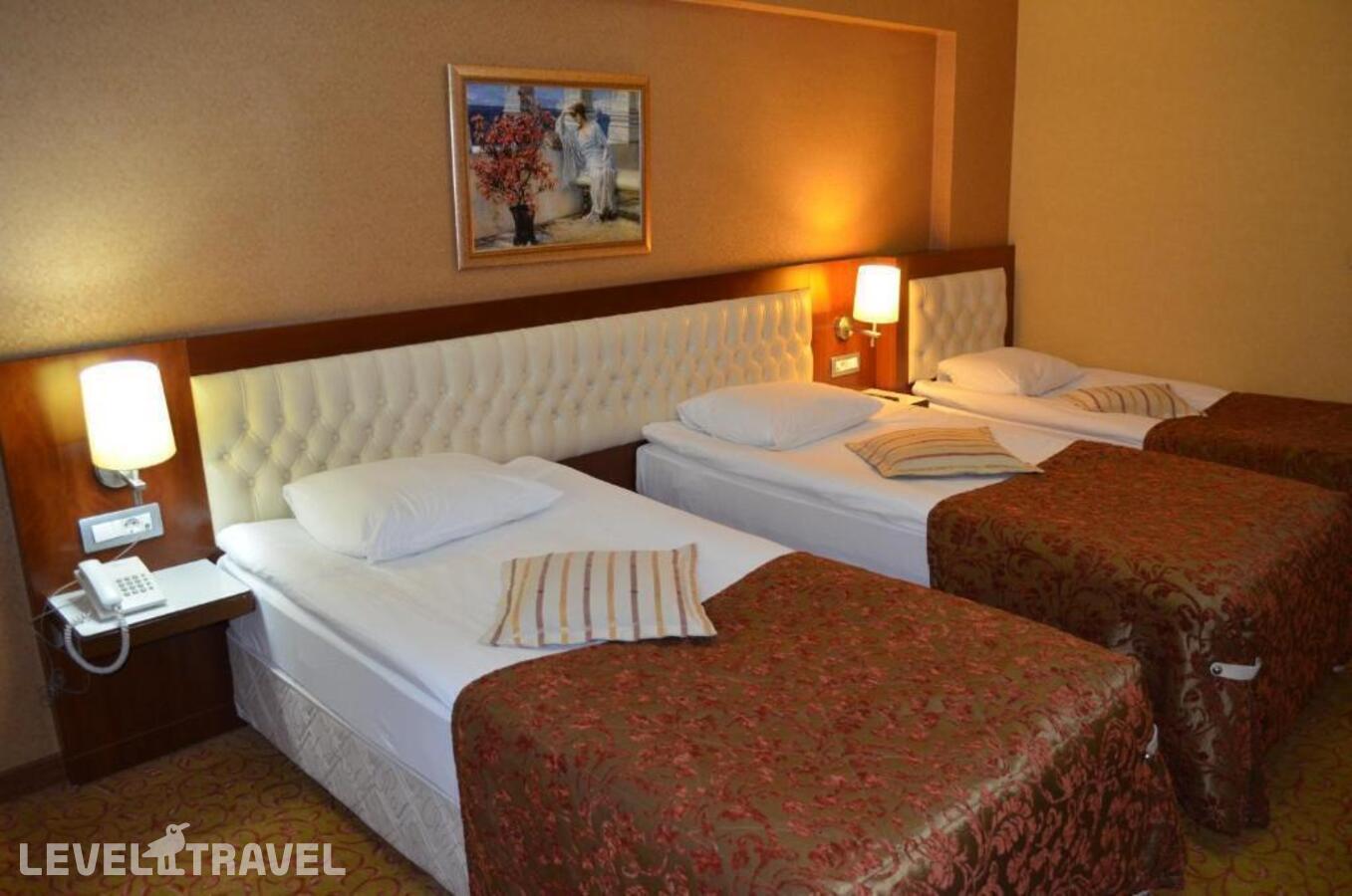 фотографии номера Трехместный номер отеля Yuksel Hotel в Турция(Фатих) - фото №3