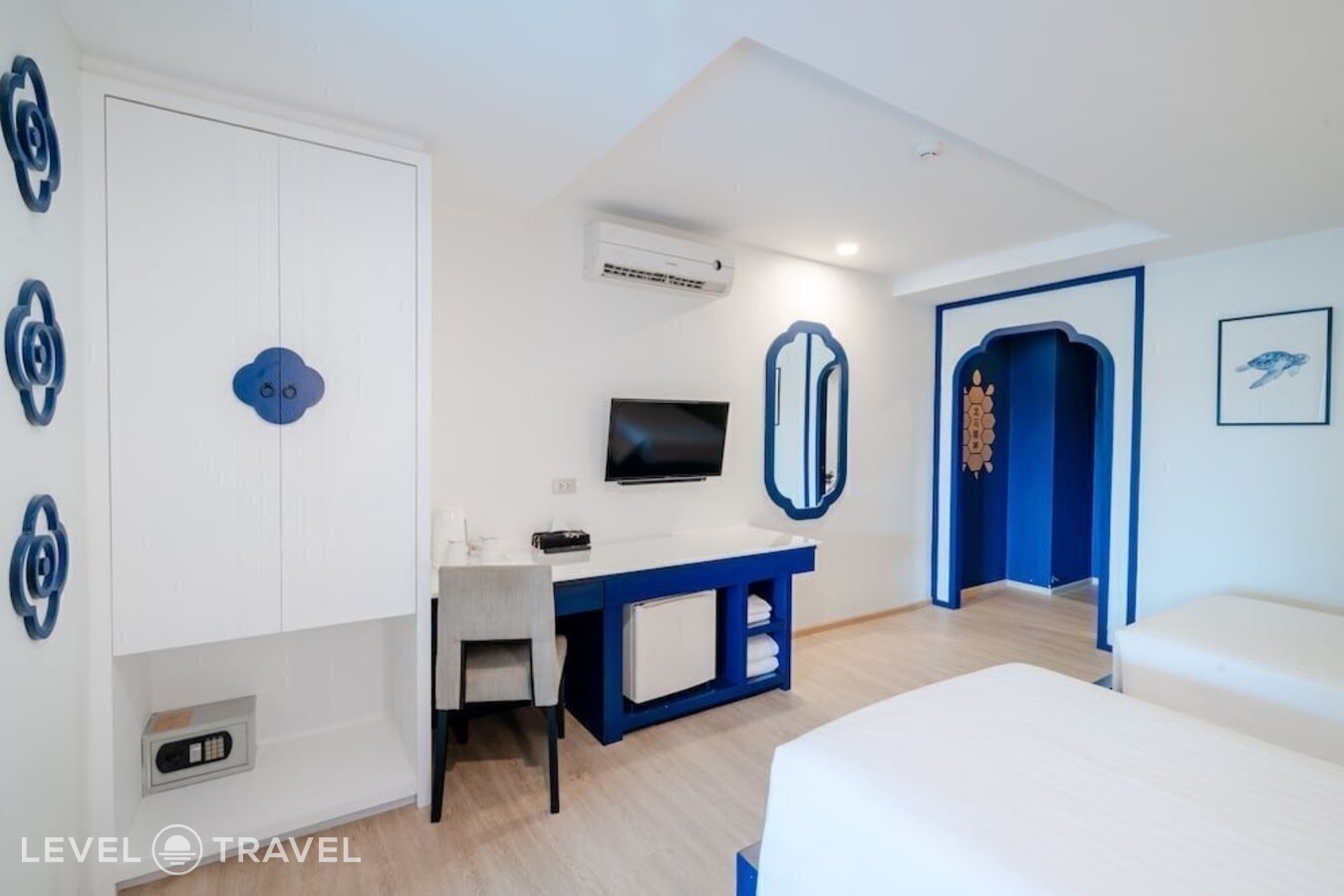 фотографии номера Делюкс с балконом отеля Bhukitta Boutique Hotel в Таиланд(город Пхукет) - фото №3