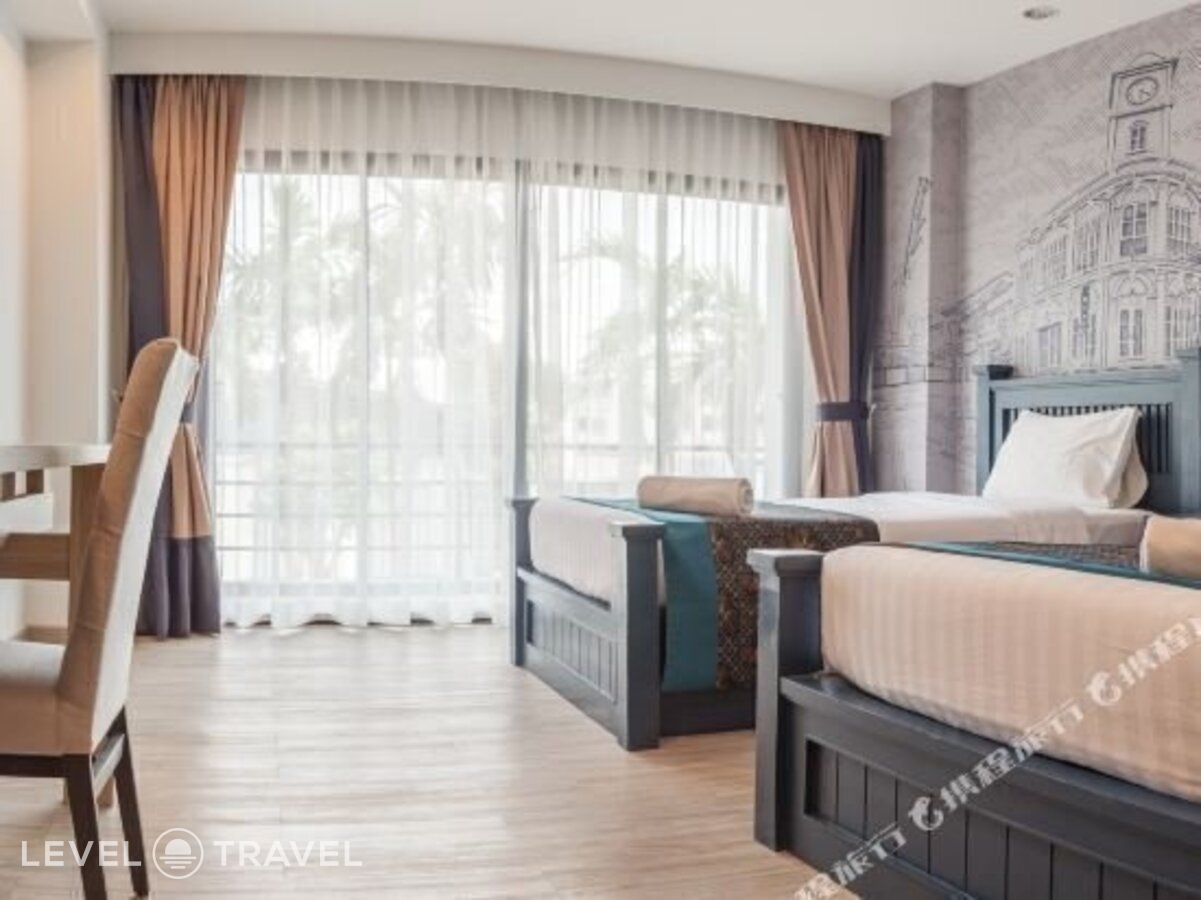 фотографии номера Делюкс с балконом отеля Bhukitta Boutique Hotel в Таиланд(город Пхукет) - фото №11