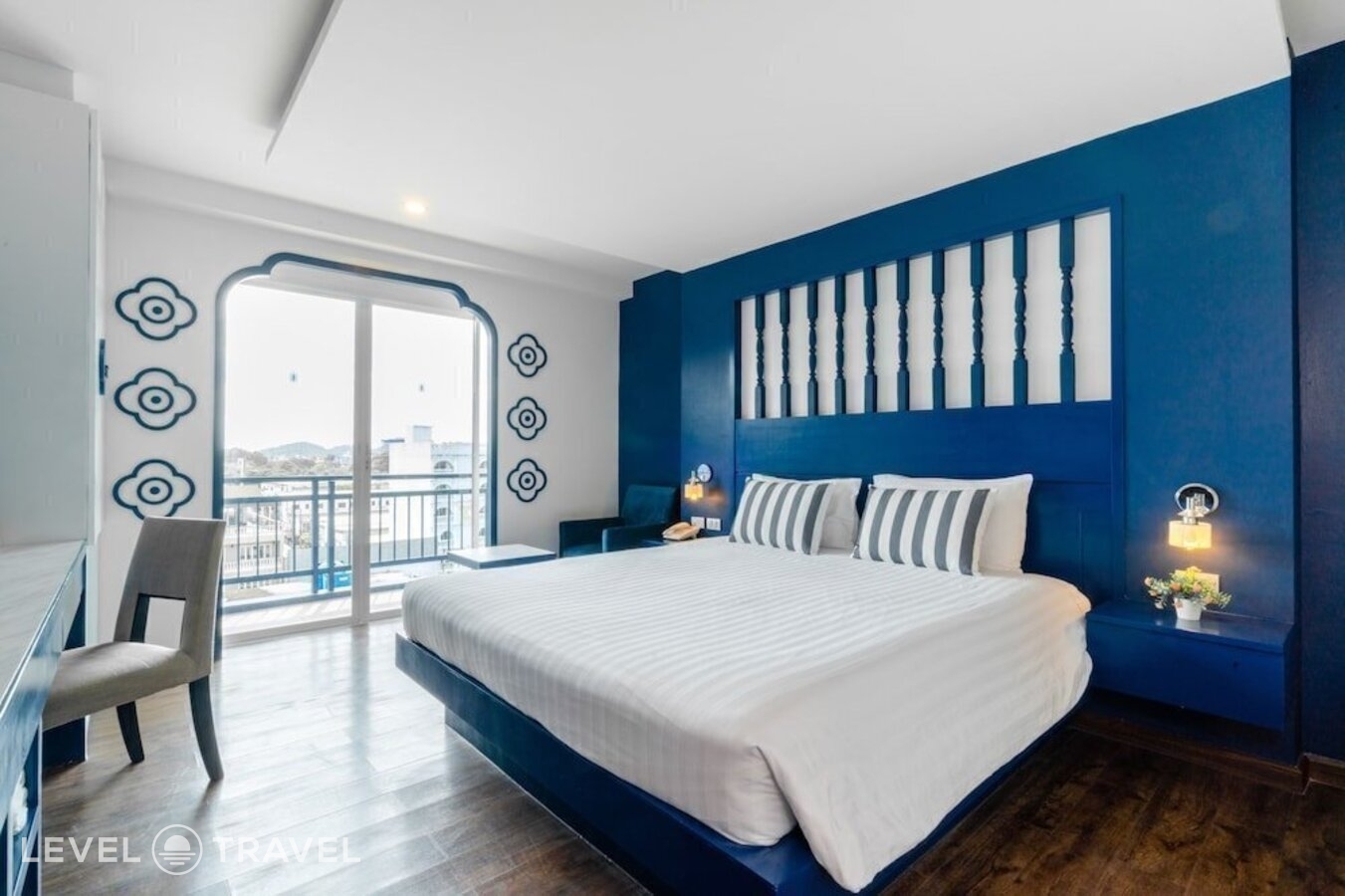 фотографии номера Делюкс с балконом отеля Bhukitta Boutique Hotel в Таиланд(город Пхукет) - фото №6