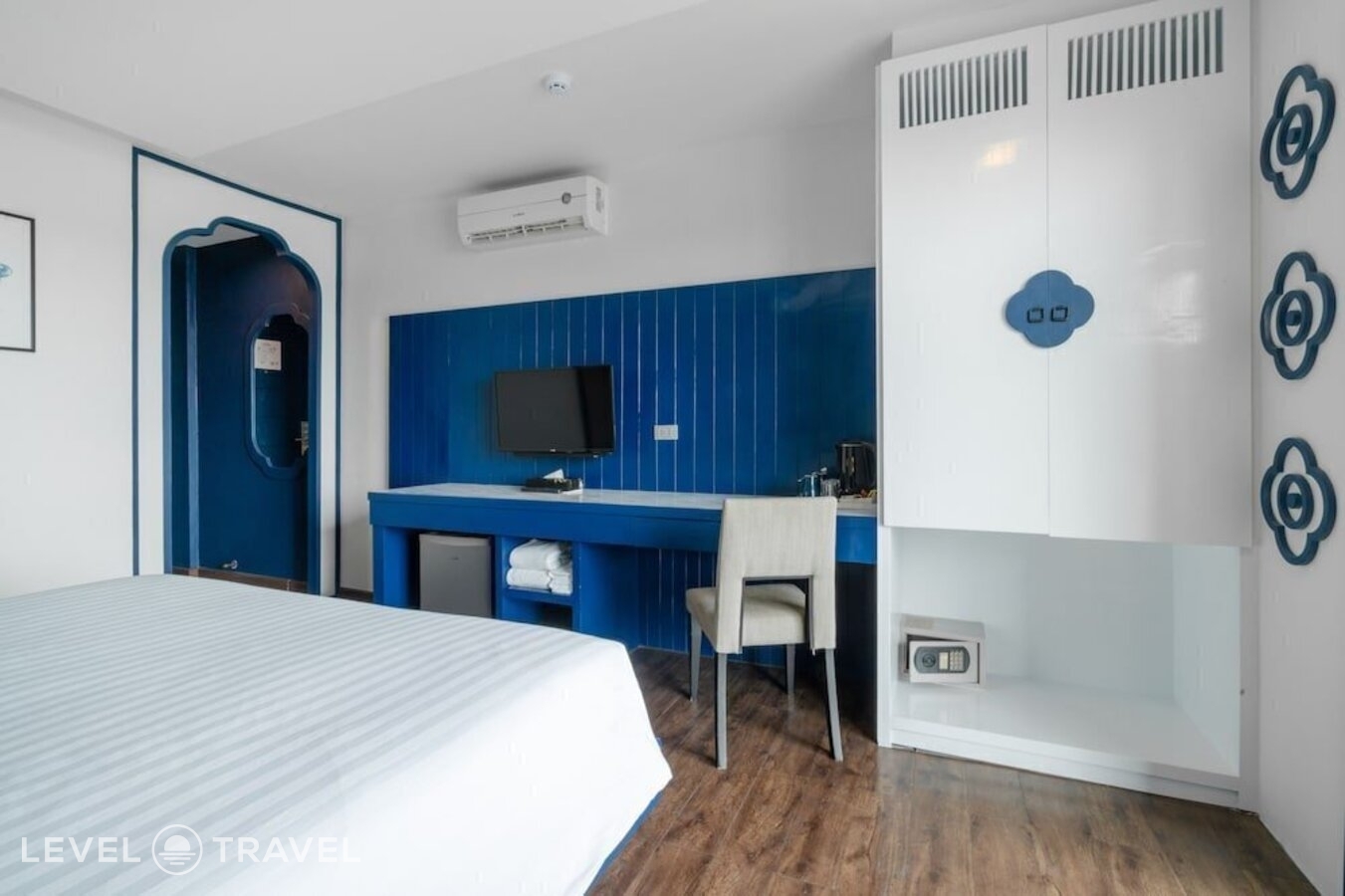 фотографии номера Делюкс с балконом отеля Bhukitta Boutique Hotel в Таиланд(город Пхукет) - фото №7