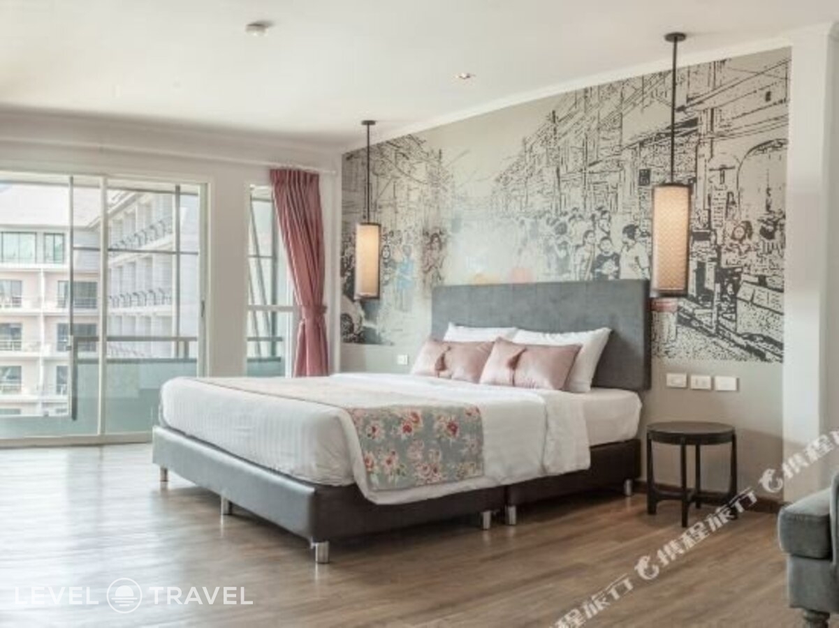 фотографии номера Делюкс с балконом отеля Bhukitta Boutique Hotel в Таиланд(город Пхукет) - фото №14
