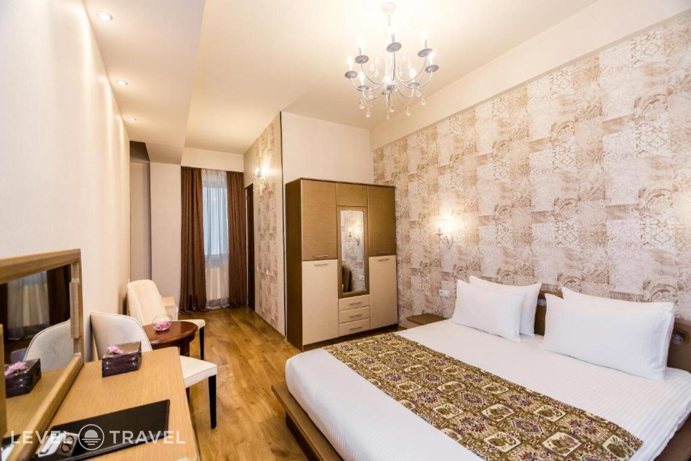 фотографии номера Улучшенный с балконом отеля Diamond Hotel в Грузия(Тбилиси) - фото №3