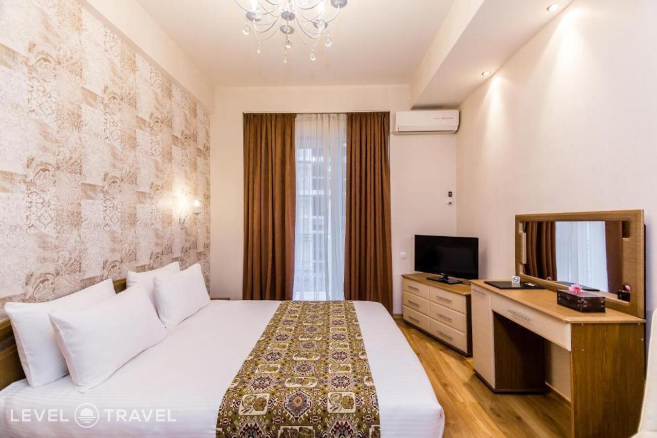 фотографии номера Улучшенный с балконом отеля Diamond Hotel в Грузия(Тбилиси) - фото №1