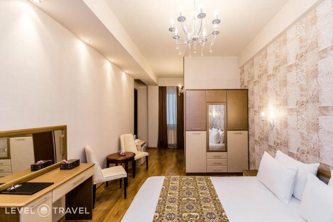 фотографии номера Улучшенный с балконом отеля Diamond Hotel в Грузия(Тбилиси) - фото №2