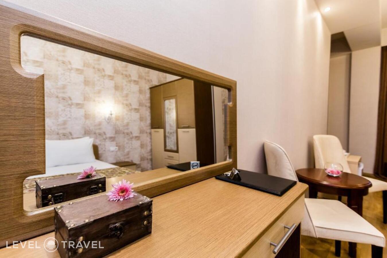 фотографии номера Улучшенный с балконом отеля Diamond Hotel в Грузия(Тбилиси) - фото №5