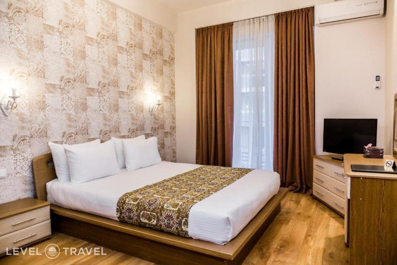 фотографии номера Улучшенный с балконом отеля Diamond Hotel в Грузия(Тбилиси) - фото №4