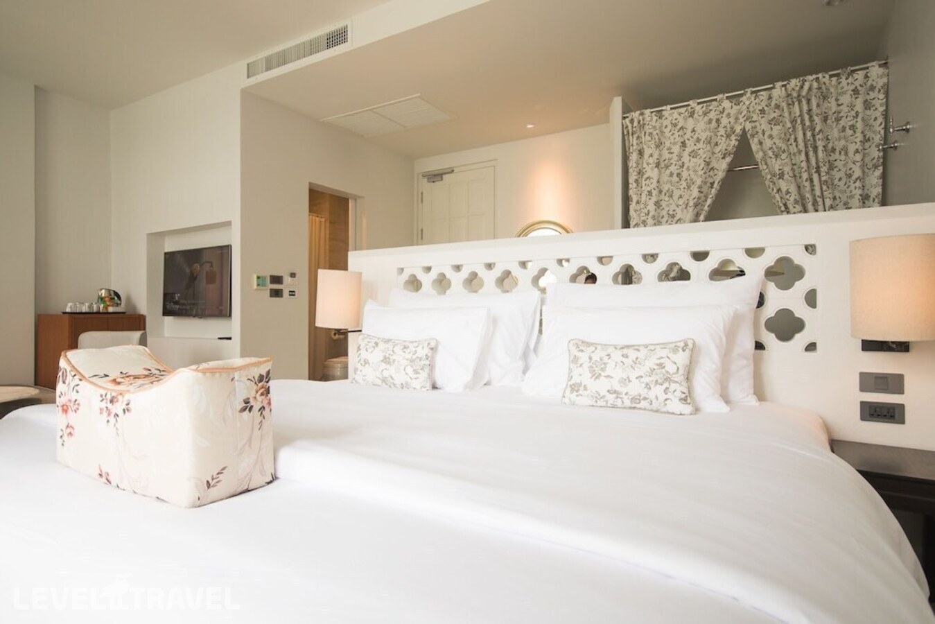 фотографии номера Полулюкс с балконом отеля Little Nyonya Hotel в Таиланд(город Пхукет) - фото №12