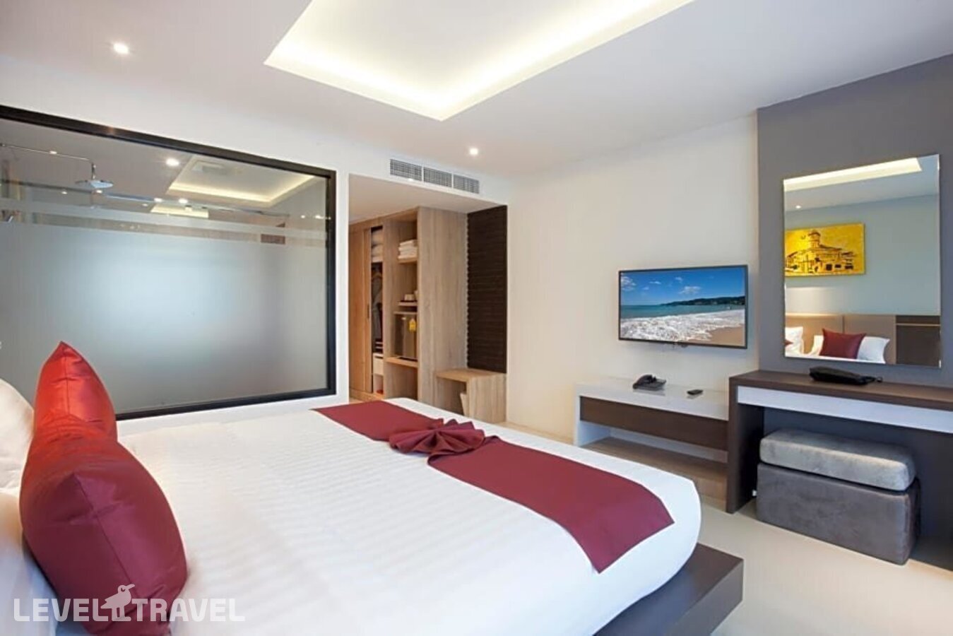 фотографии номера Делюкс с балконом отеля Paripas Patong Resort в Таиланд(Патонг Бич) - фото №2