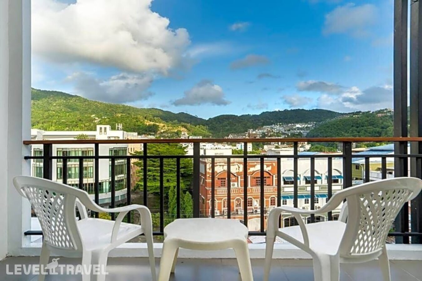 фотографии номера Делюкс с балконом отеля Paripas Patong Resort в Таиланд(Патонг Бич) - фото №6