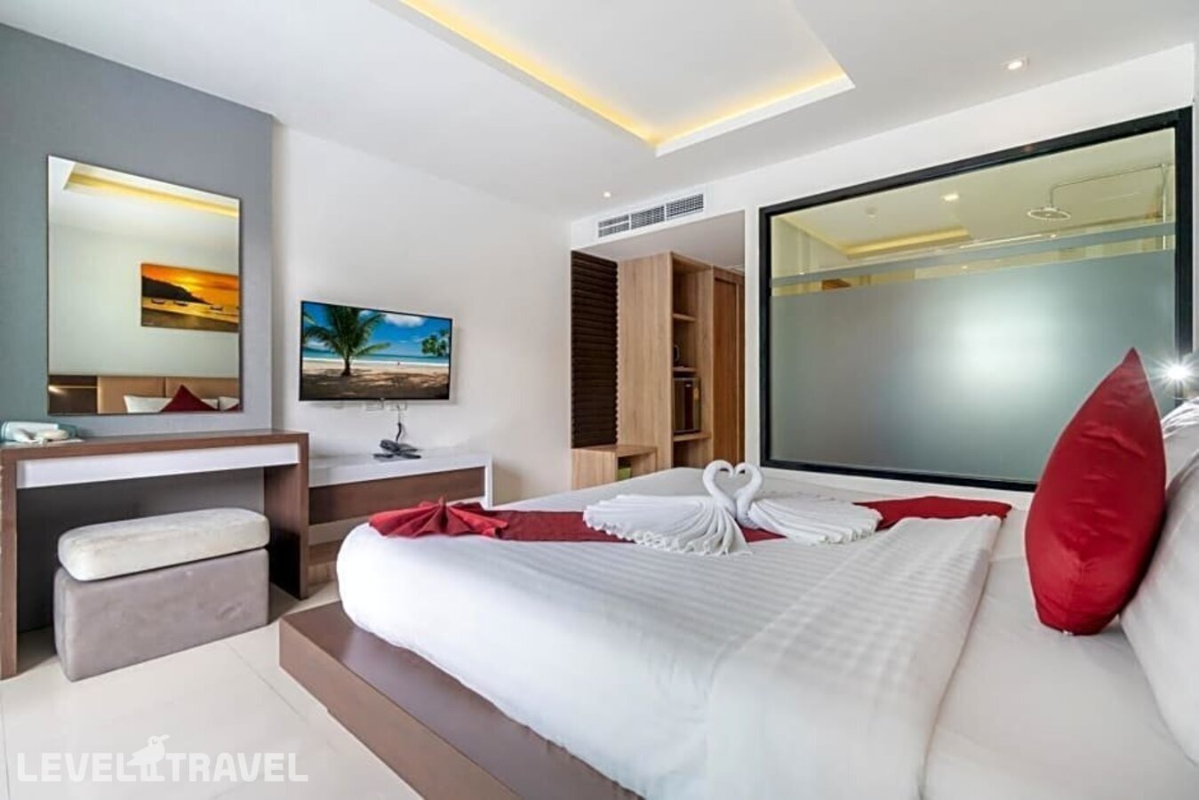 фотографии номера Делюкс с балконом отеля Paripas Patong Resort в Таиланд(Патонг Бич) - фото №1