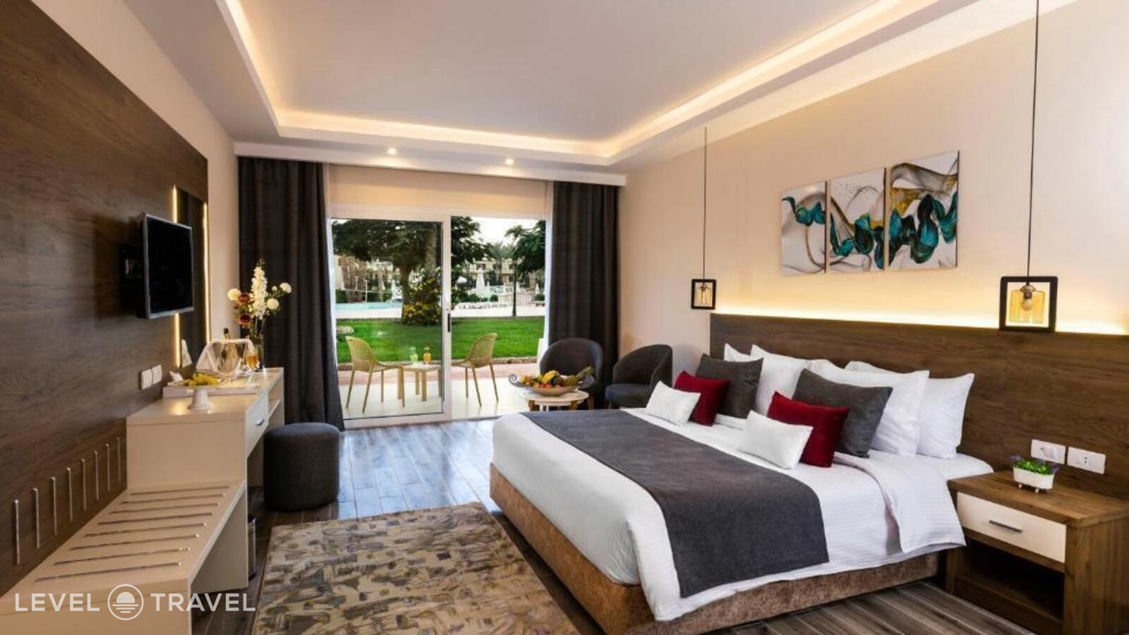 фотографии номера Делюкс с видом на бассейн отеля Amwaj Oyoun Resort & Casino в Египет(Шарм-эль-Шейх) - фото №1