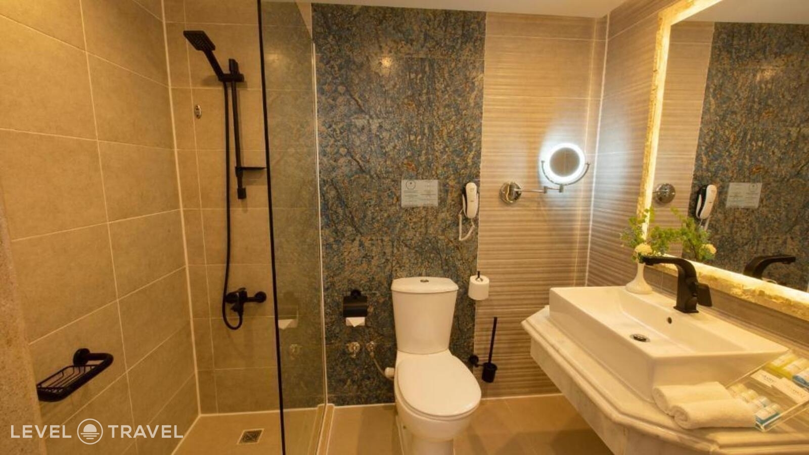 фотографии номера Делюкс с видом на бассейн отеля Amwaj Oyoun Resort & Casino в Египет(Шарм-эль-Шейх) - фото №2