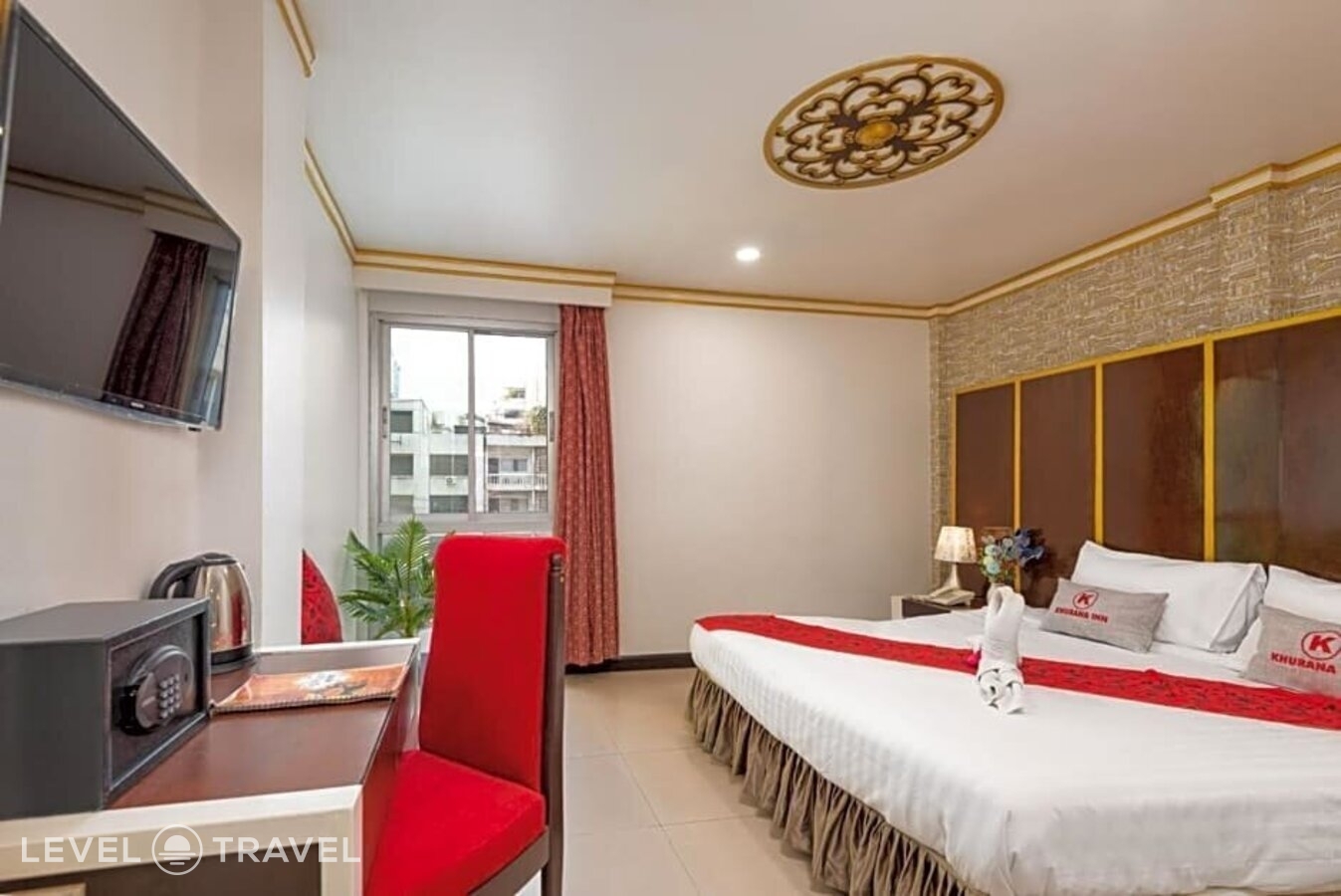 фотографии номера Делюкс с балконом отеля Khurana Inn в Таиланд(Бангкок) - фото №1